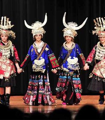 “多彩中華”中國民族服飾展演團在美首演